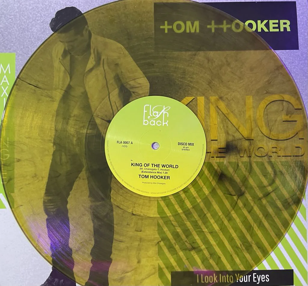 Tom Hooker – King Of The World / I Look Into Your Eyes (Transparent Smoked Dark Yellow) - Image 3
